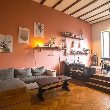 Cozy Center Apartment *