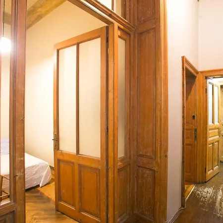Cozy Center Apartment Bucharest